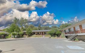 Mariposa Lodge
